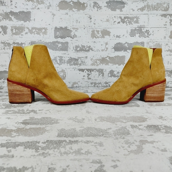 NEW Bp Brynne Tan Faux Suede Block Heel Pointy Toe Ankle Booties W660 - Picture 7 of 12